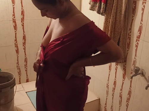 Telugu Aunty Taking Shower Fingering Pussy
