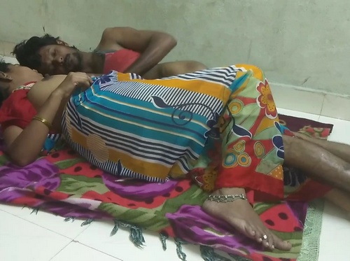 Hot Indian Bhabhi In Saree Hard Sex On The Floor
